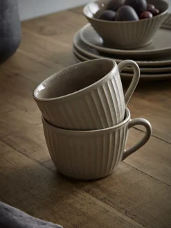 Akia Dinnerware
