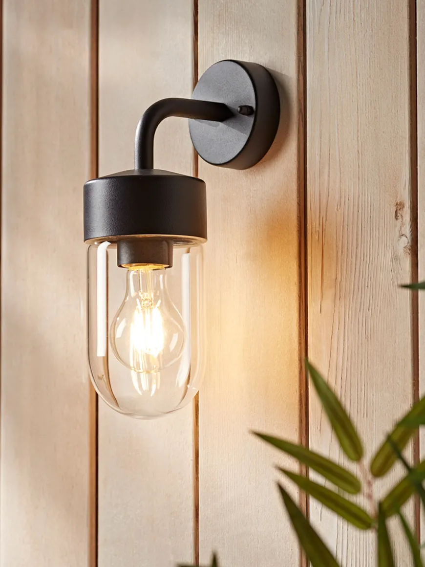 Alfresco Wall Light