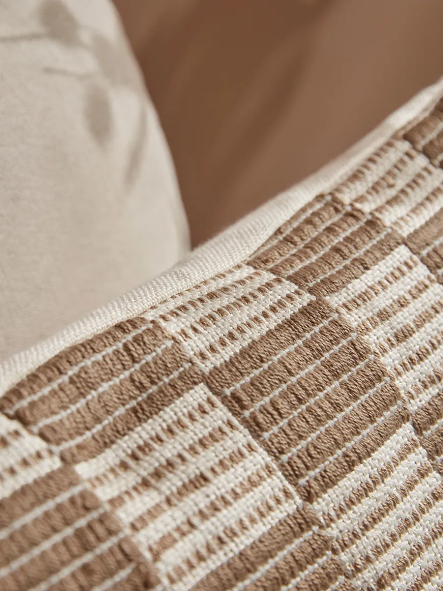 Almada Cushion