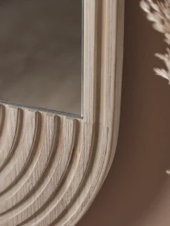 Amelia Mirror