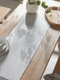 Anora Table Runner