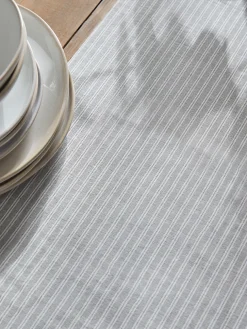 Anora Table Runner