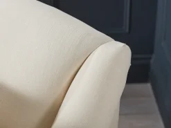 Artes Armchair