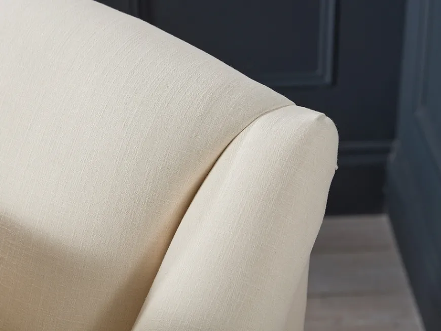 Artes Armchair