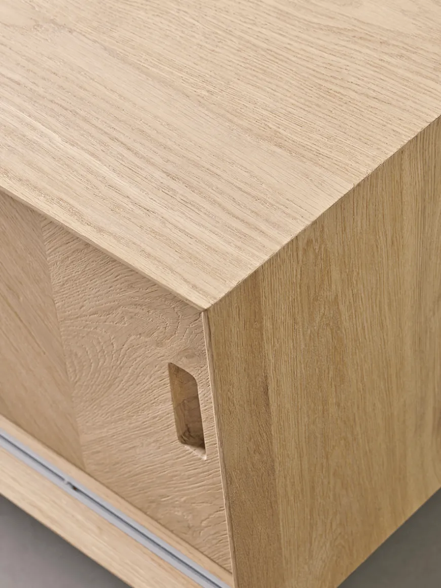 Chevron Oak Media Unit