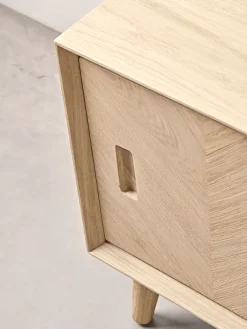 Chevron Oak Media Unit
