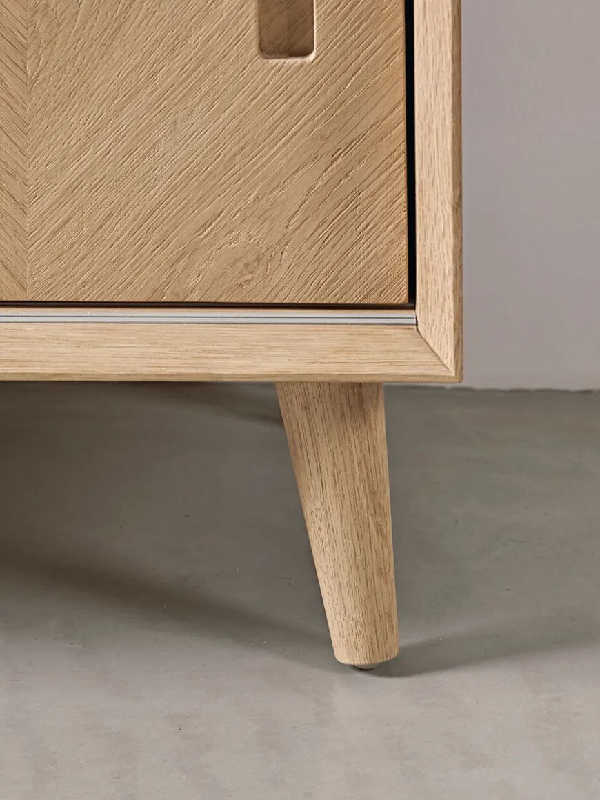 Chevron Oak Media Unit