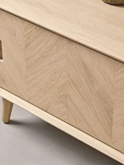 Chevron Oak Media Unit