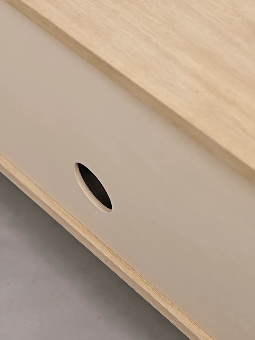 Chevron Oak Media Unit