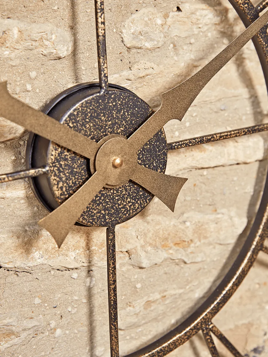 Distressed Indoor Outdoor Clock - Medium
