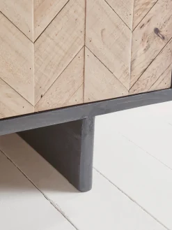 Hollis Media Unit