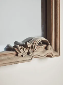 Ismena Mirror