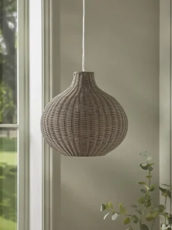 Laina Pendant