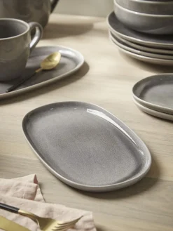 Meja Dinnerware