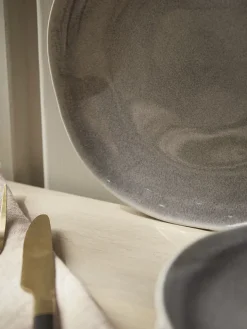 Meja Dinnerware