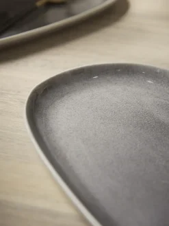 Meja Dinnerware