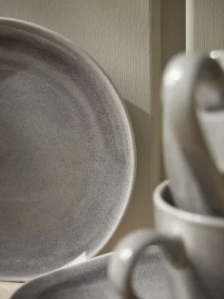Meja Dinnerware