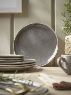 Meja Dinnerware