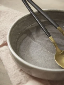 Meja Dinnerware