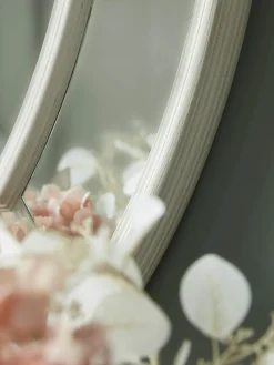 Newton Mirror