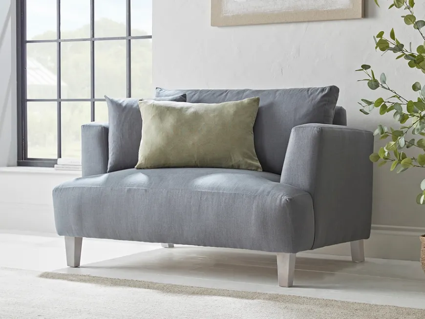 Palma Loveseat