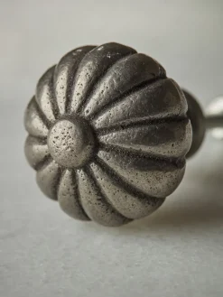 Scalloped Knob - Cast Iron
