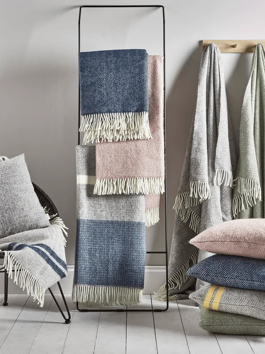 Soft Wool Throw - Blush