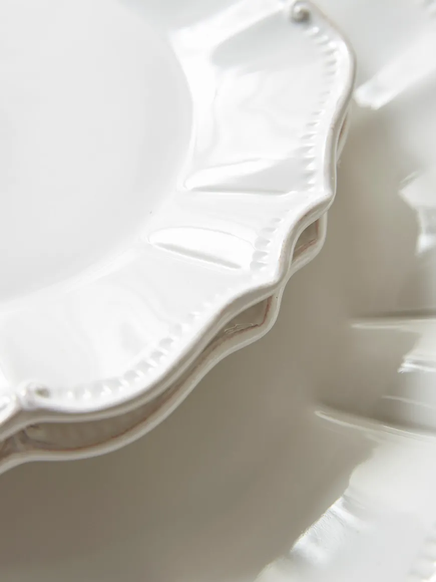 Twelve Abrey Dinnerware set