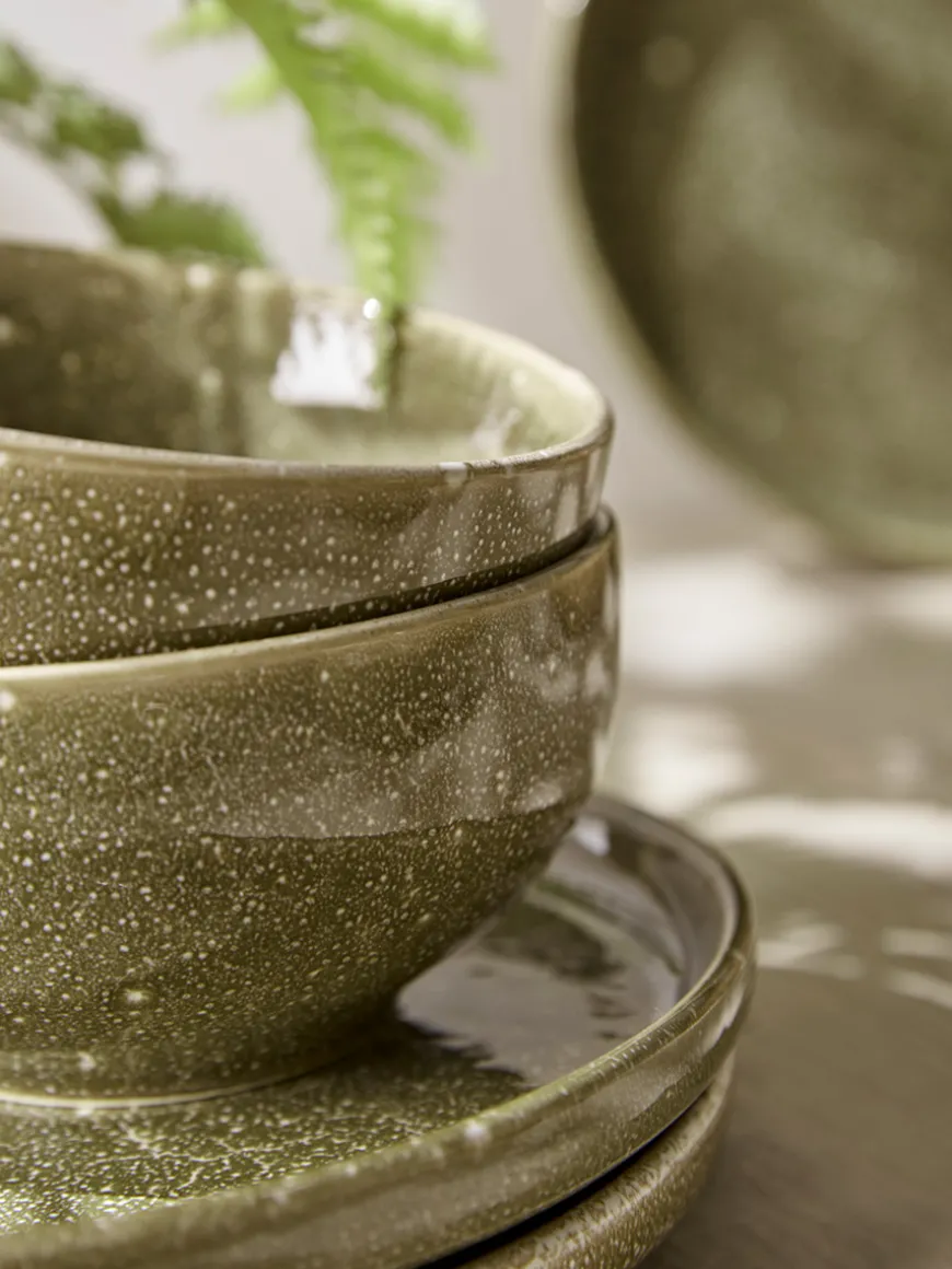 Twelve Piece Lila Dinnerware Set