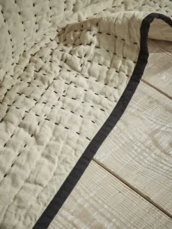 Yvoire Throw